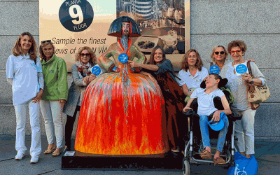 Os presentamos nuestra menina solidaria pintada y donada por la artista Ouka Leele, con el patrocinio de El Corte Inglés